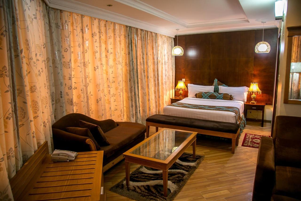 Kebbys Hotel Dar es Salaam Exterior foto